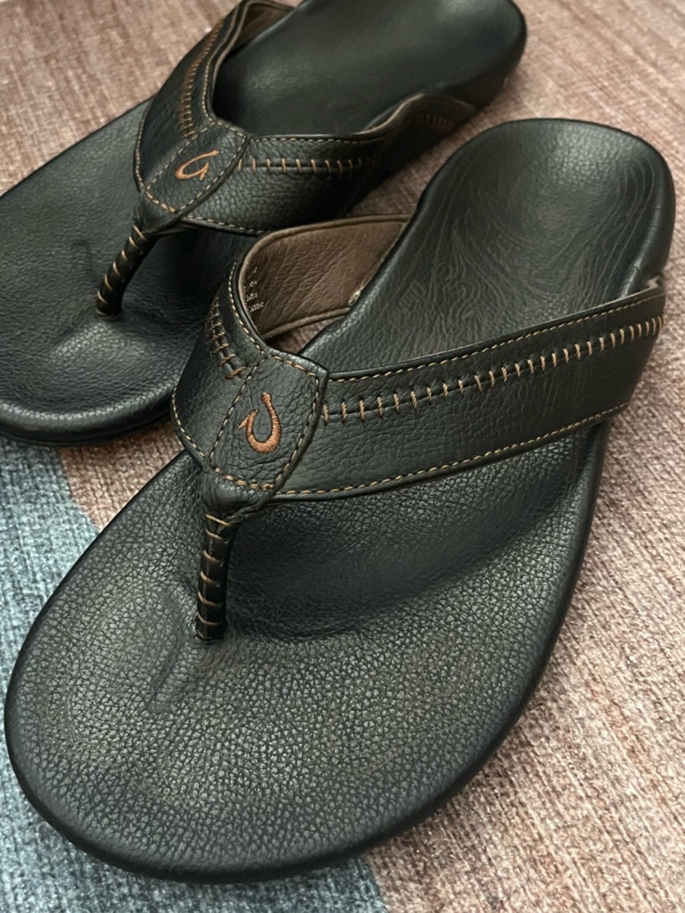 OluKai Hiapo Leather Flip Flops Mens 12 Black Comfort Thong Sandals
